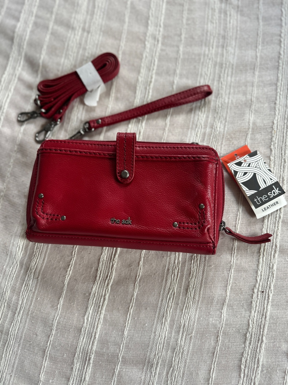 The Sak Iris Large Leather Smartphone Crossbody Wallet/Organizer in Scarlet Red - Picture 2 of 12